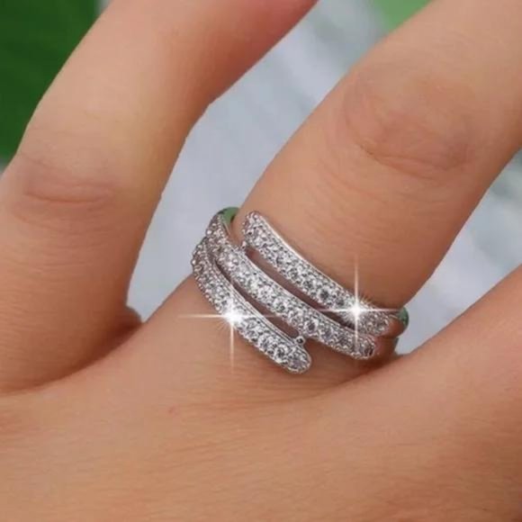 Jewelry - 925 STERLING SILVER RING, CUTE RING, SHINY RING.